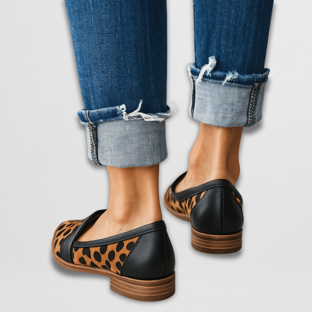 Iris™ | Mocassins en suédine taupe à bout pointu