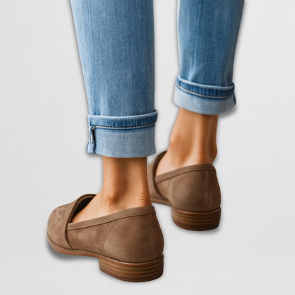 Iris™ | Mocassins en suédine taupe à bout pointu