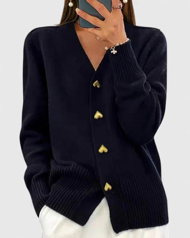 Lillyanne™ | Cardigan à boutons cœur — maille douce, tombé fluide, chic au quotidien